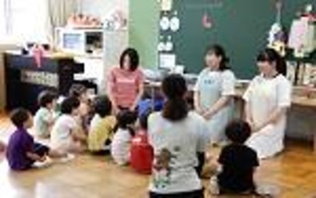 保育コースの幼児教育・交流活動の様子